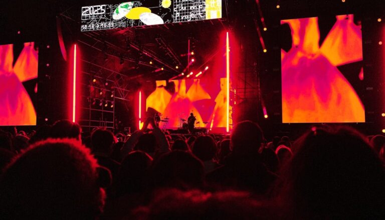 How an Event Venue With LED Screen Elevates Your Brand - featured